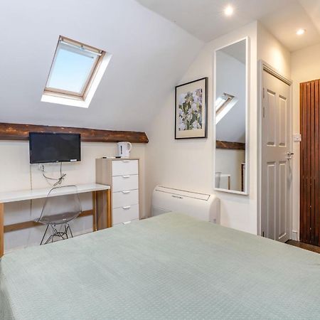Апартаменты Quiet Double Studio Flat Лондон Экстерьер фото